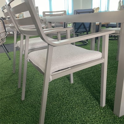 Couchette en aluminium en rotin en extérieur pliée de style moderne pour table de thé de jardin de luxe