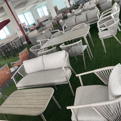 Meubles de jardin en extérieur Bistro en aluminium canapé en rotin ensemble avec table basse de luxe