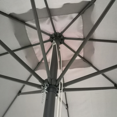 Créez une atmosphère sereine dans votre jardin d'hôpital avec un parapluie pliable