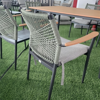 Couchette en aluminium en rotin Meubles de jardin extérieur avec table de luxe et emballage du courrier