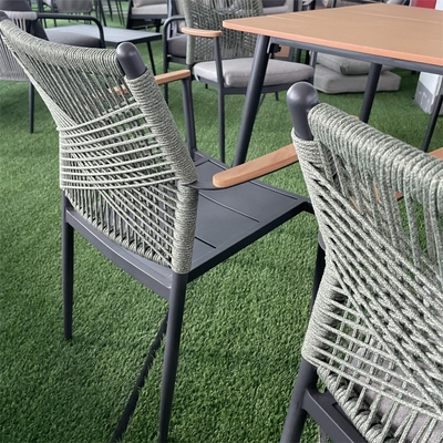 Couchette en aluminium en rotin Meubles de jardin extérieur avec table de luxe et emballage du courrier