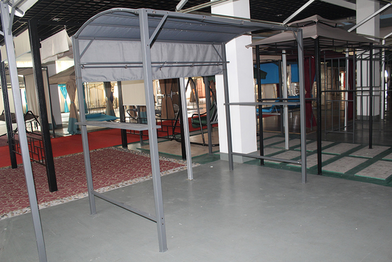 Pergola de pavillon de gazebo à cadre en acier avec 2.45*1.37*2.15M Taille et conception pliable