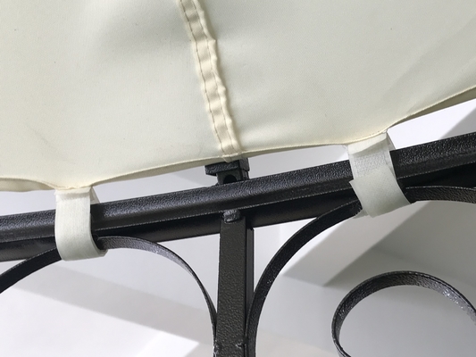 Matériau en tissu de polyester 3*2.9M Modèle à ouverture Spire Gazebo haute énergie pour jardin