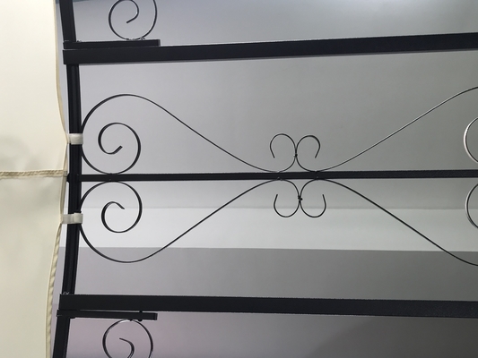 Matériau en tissu de polyester 3*2.9M Modèle à ouverture Spire Gazebo haute énergie pour jardin