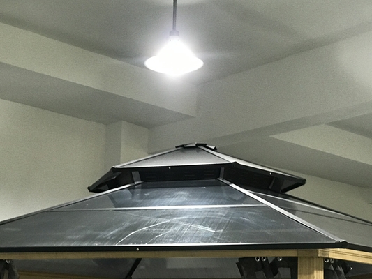 Cadre en aluminium 2x2x2x2.8M Gazebo hexagonal à toit dur pour la protection solaire et la détente